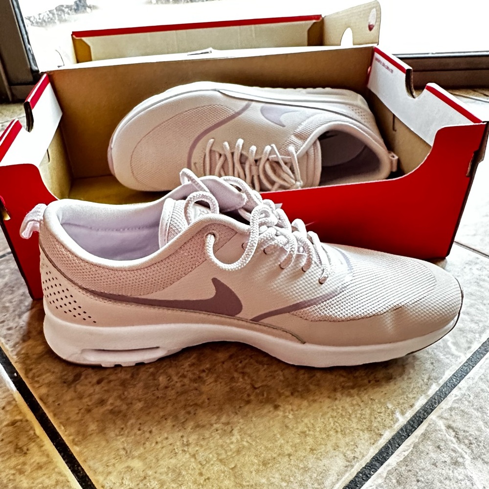 Women’s Nike Air Max Thea size 8.5